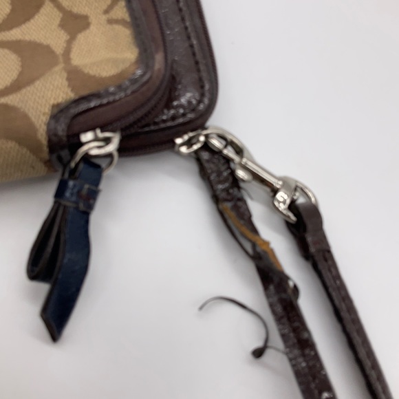 COACH WRISTLET WALLET - Picture 4 of 12
